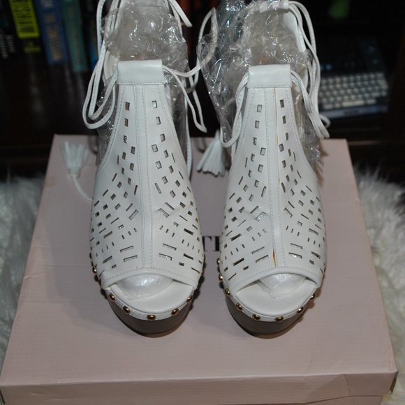 Just Fab " Lucien" Wedges - Picture 1 of 5